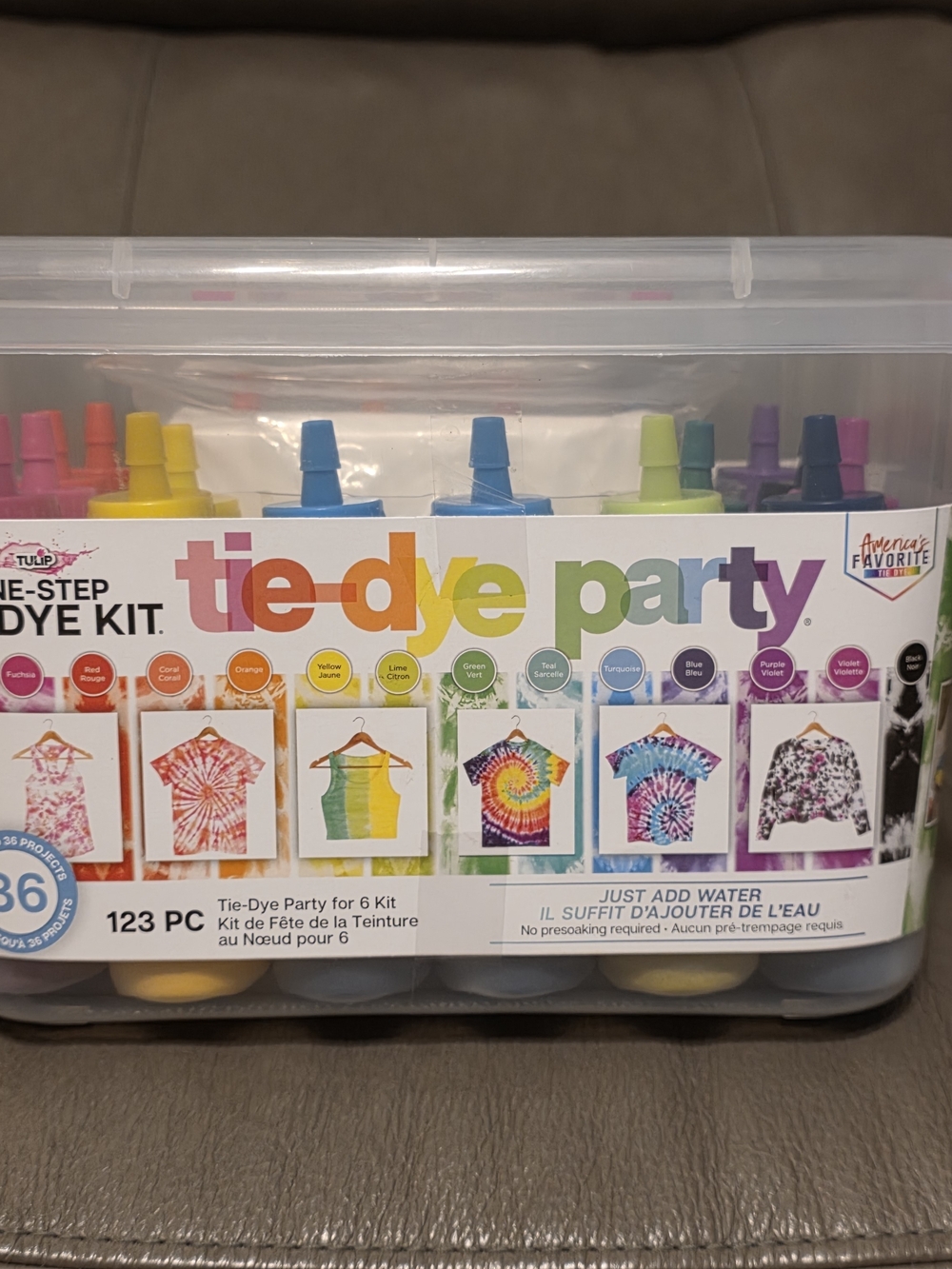 ​Tulip One Step Tie Dye Party Kit 123 PC Dyes Up To 36 Projects Storage Bin NEW